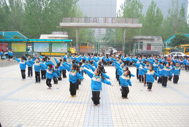 洛陽(yáng)東方外國(guó)語(yǔ)學(xué)校小學(xué)部廣播操比賽