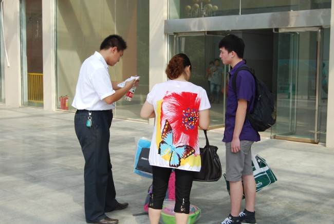 洛陽(yáng)東方外國(guó)語(yǔ)學(xué)校2012初中部新生報(bào)到