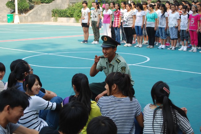 洛陽東外2012初中部新生軍訓(xùn)