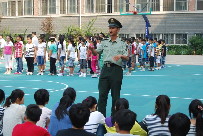 洛陽東外2012初中部新生軍訓(xùn)