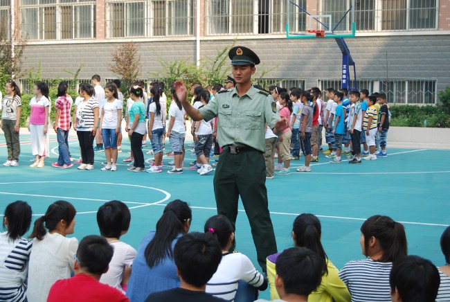 洛陽東外2012初中部新生軍訓(xùn)