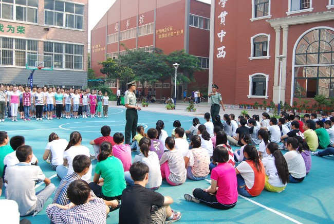 洛陽東外2012初中部新生軍訓(xùn)