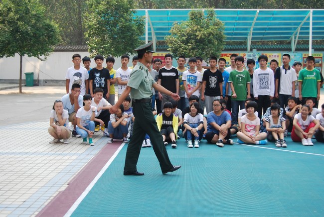 洛陽東外2012初中部新生軍訓(xùn)