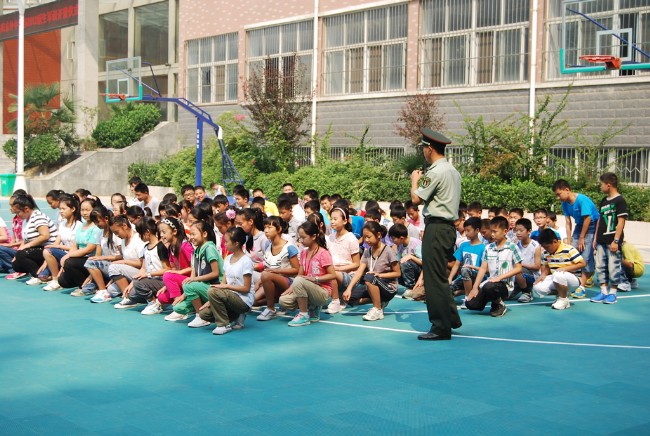 洛陽東外2012初中部新生軍訓(xùn)