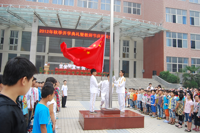 洛陽(yáng)東方外國(guó)語(yǔ)學(xué)校,2012-13第二學(xué)期開學(xué)典禮