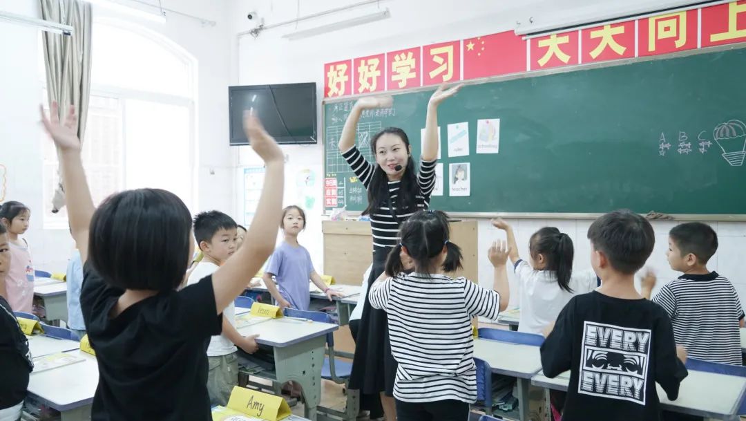 秋日校園丨一抹真情人心暖